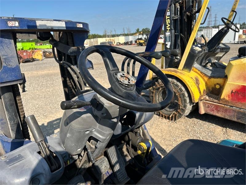 Komatsu FG25ST-12 4660 lb Cushion Tire Forklift Muut haarukkatrukit