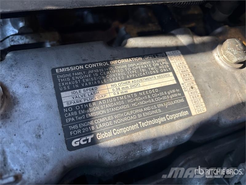 Komatsu FG25ST-16 5000 lb Cushion Tire Forklift Muut haarukkatrukit