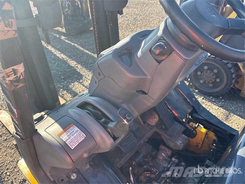 Komatsu FG25ST-16 5000 lb Cushion Tire Forklift Muut haarukkatrukit