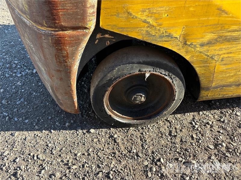 Komatsu FG25ST-16 5000 lb Cushion Tire Forklift Muut haarukkatrukit