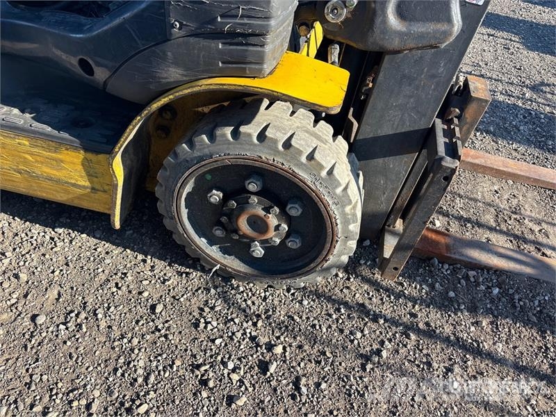 Komatsu FG25ST-16 5000 lb Cushion Tire Forklift Muut haarukkatrukit