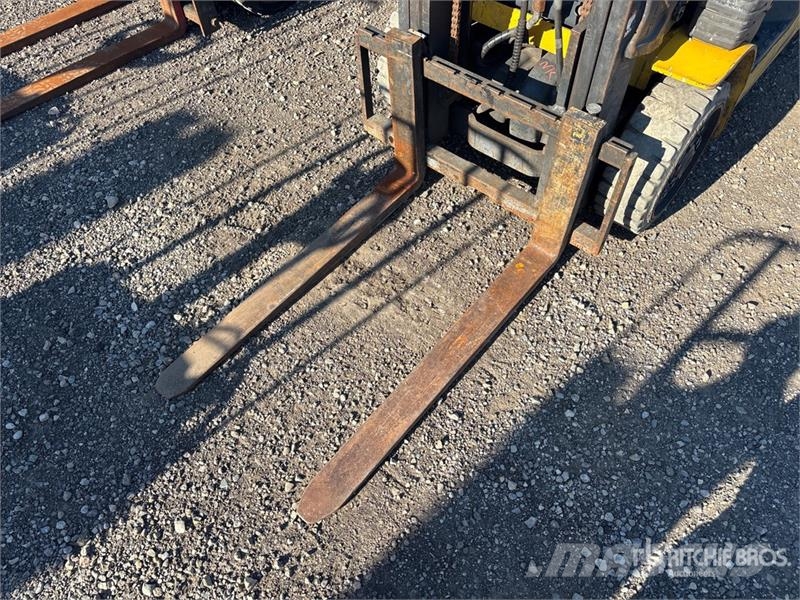 Komatsu FG25ST-16 5000 lb Cushion Tire Forklift Muut haarukkatrukit