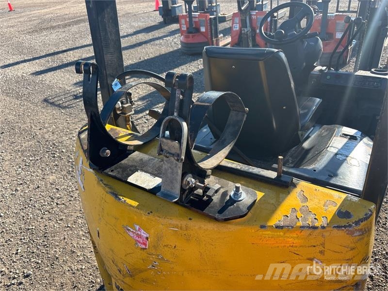 Komatsu FG25ST-16 5000 lb Cushion Tire Forklift Muut haarukkatrukit