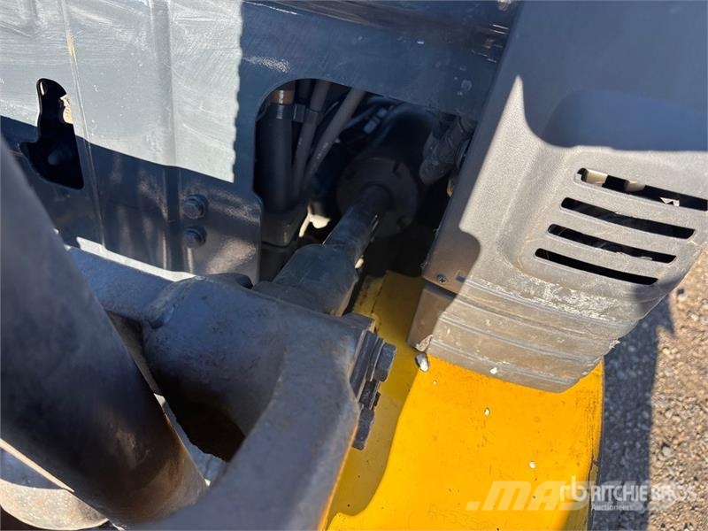 Komatsu FG25ST-16 5000 lb Cushion Tire Forklift Muut haarukkatrukit