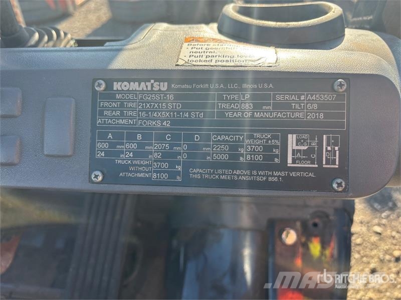 Komatsu FG25ST-16 5000 lb Cushion Tire Forklift Muut haarukkatrukit