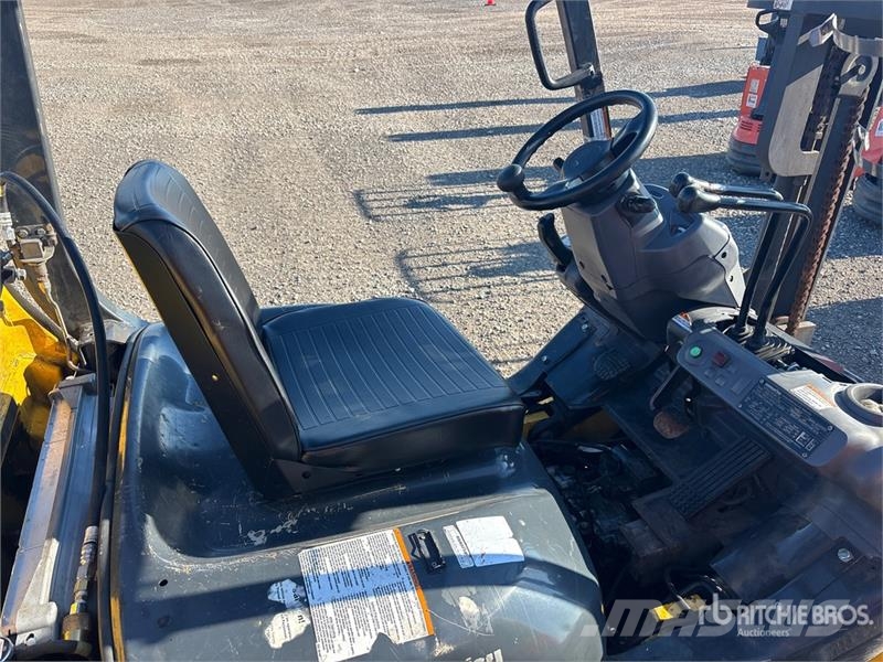 Komatsu FG25ST-16 5000 lb Cushion Tire Forklift Muut haarukkatrukit