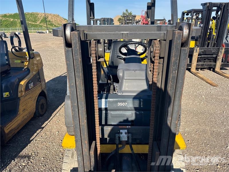 Komatsu FG25ST-16 5000 lb Cushion Tire Forklift Muut haarukkatrukit