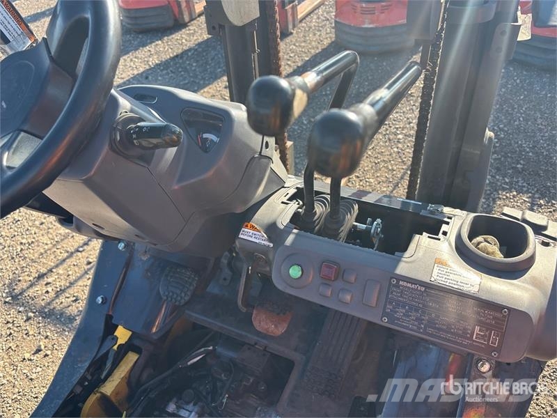 Komatsu FG25ST-16 5000 lb Cushion Tire Forklift Muut haarukkatrukit