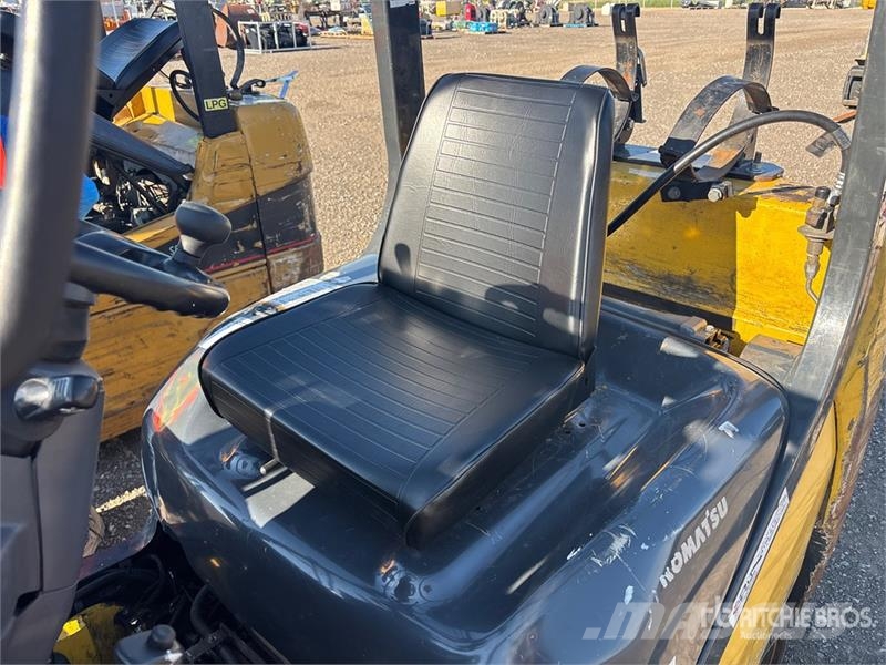 Komatsu FG25ST-16 5000 lb Cushion Tire Forklift Muut haarukkatrukit