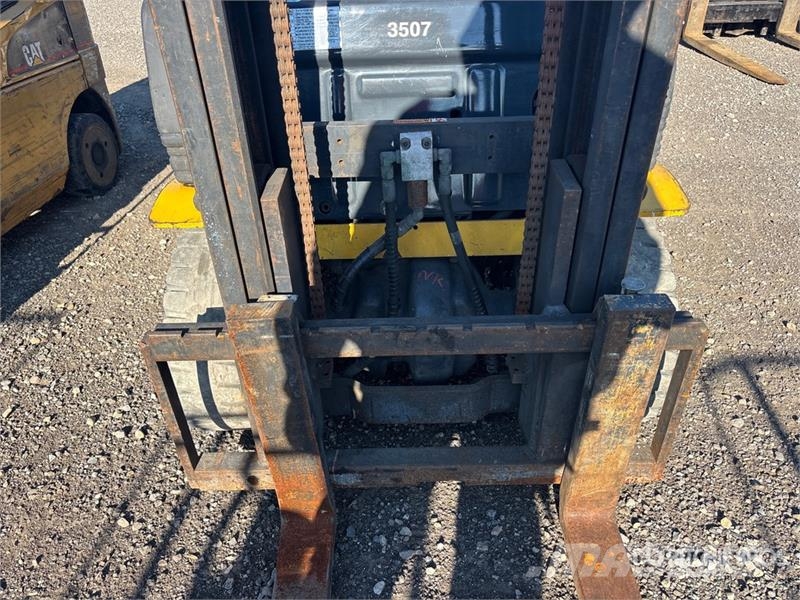 Komatsu FG25ST-16 5000 lb Cushion Tire Forklift Muut haarukkatrukit