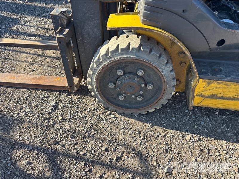 Komatsu FG25ST-16 5000 lb Cushion Tire Forklift Muut haarukkatrukit
