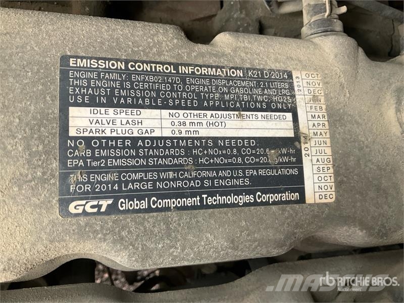 Komatsu FG25T-16 4650 lb Pneumatic Tire Forklift Muut haarukkatrukit