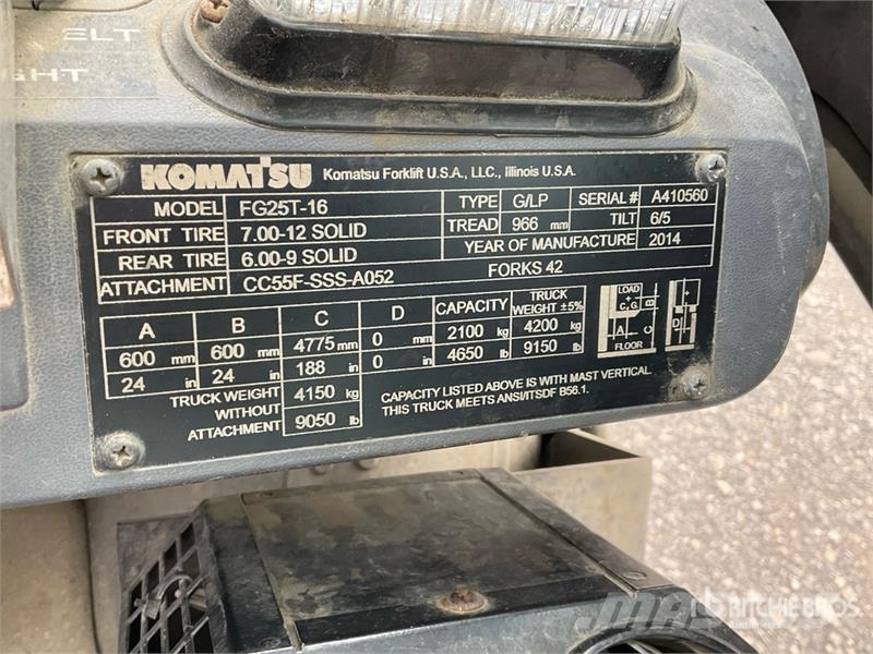 Komatsu FG25T-16 4650 lb Pneumatic Tire Forklift Muut haarukkatrukit