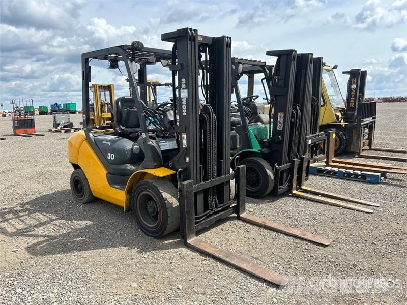 Komatsu FG30HT-16 4700 lb Pneumatic Tire Forklift Muut haarukkatrukit