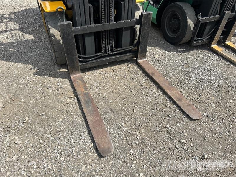 Komatsu FG30HT-16 4700 lb Pneumatic Tire Forklift Muut haarukkatrukit