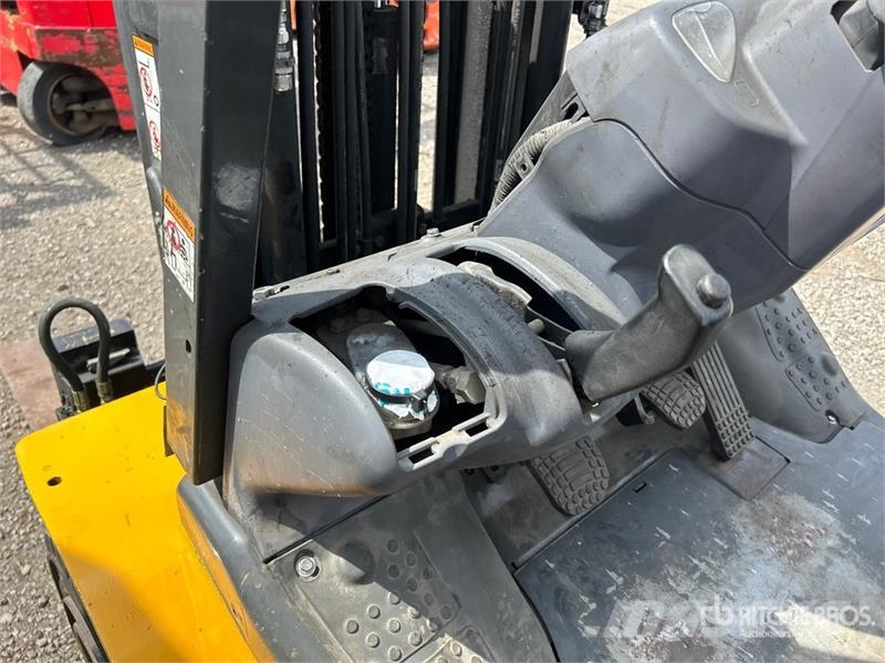 Komatsu FG30HT-16 4700 lb Pneumatic Tire Forklift Muut haarukkatrukit