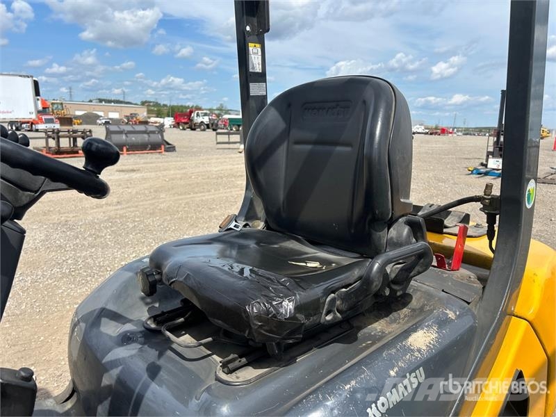 Komatsu FG30HT-16 4700 lb Pneumatic Tire Forklift Muut haarukkatrukit