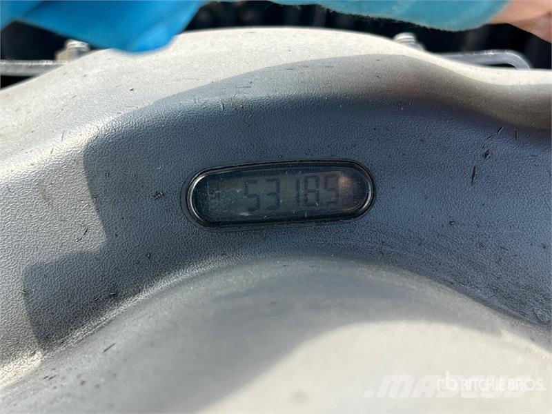 Komatsu FG30HT-16 4700 lb Pneumatic Tire Forklift Muut haarukkatrukit