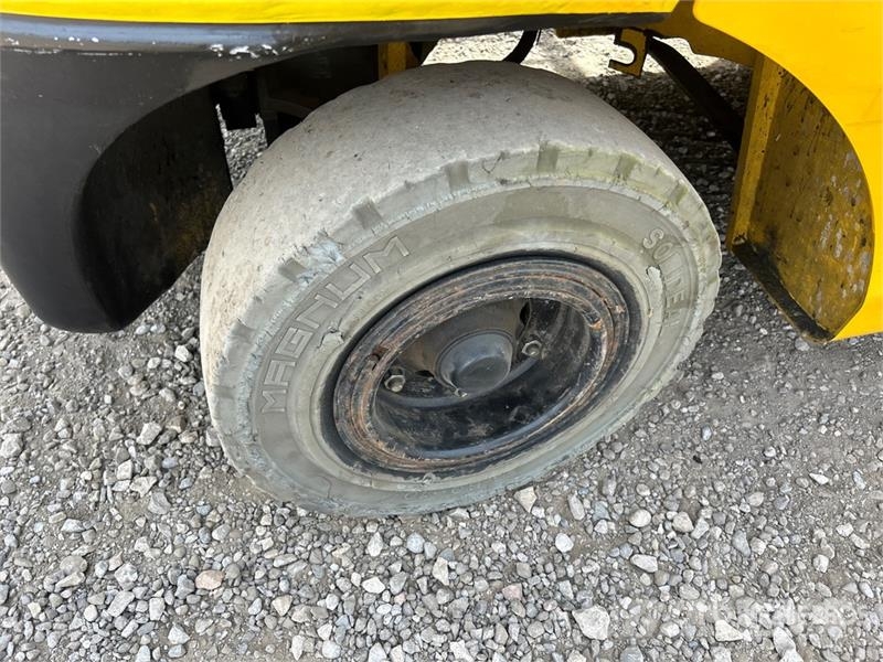 Komatsu FG30HT-16 4700 lb Pneumatic Tire Forklift Muut haarukkatrukit