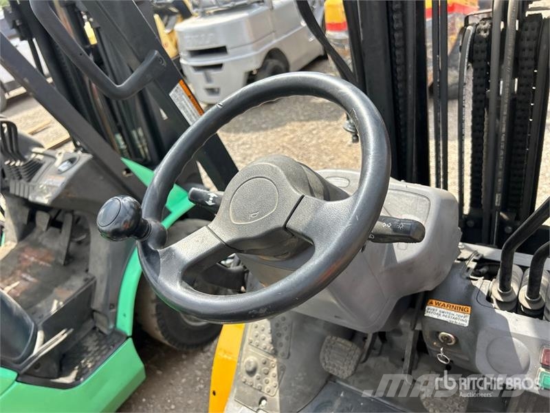 Komatsu FG30HT-16 4700 lb Pneumatic Tire Forklift Muut haarukkatrukit