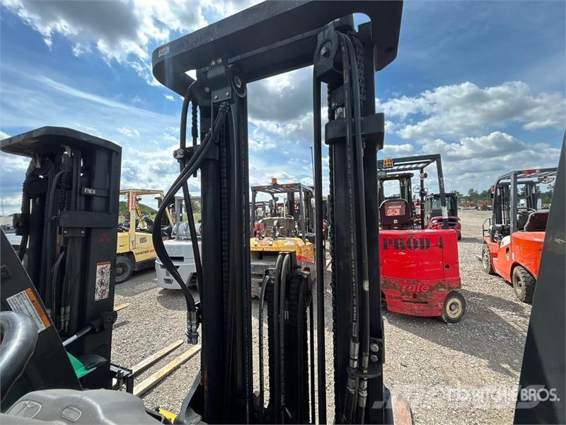 Komatsu FG30HT-16 4700 lb Pneumatic Tire Forklift Muut haarukkatrukit