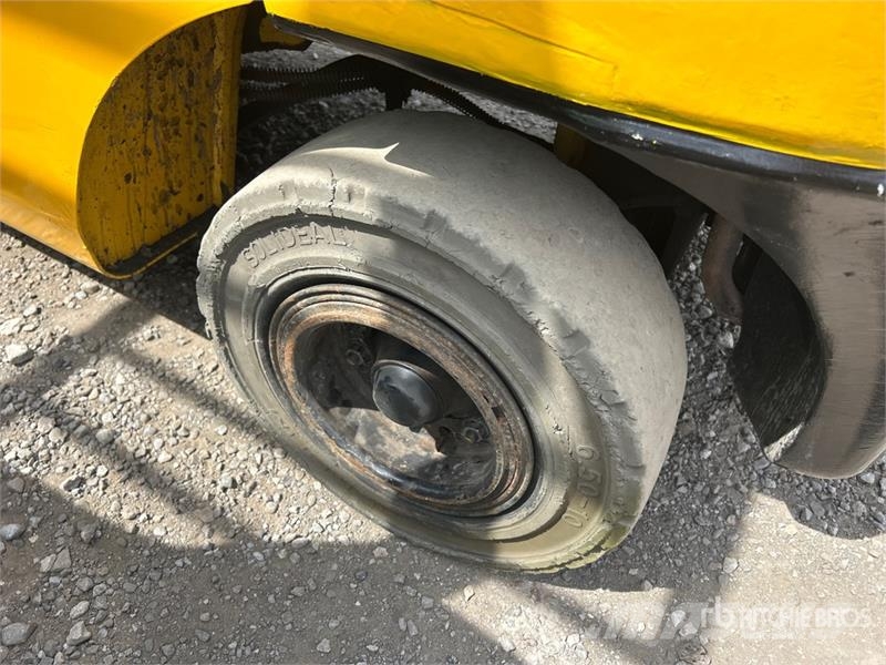 Komatsu FG30HT-16 4700 lb Pneumatic Tire Forklift Muut haarukkatrukit