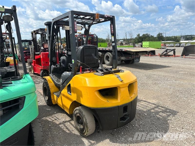Komatsu FG30HT-16 4700 lb Pneumatic Tire Forklift Muut haarukkatrukit