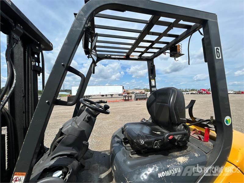 Komatsu FG30HT-16 4700 lb Pneumatic Tire Forklift Muut haarukkatrukit