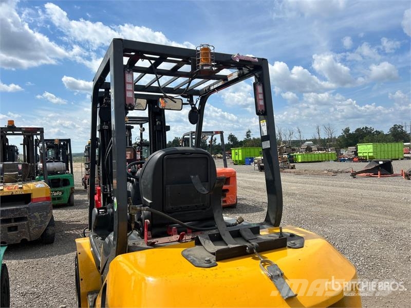 Komatsu FG30HT-16 4700 lb Pneumatic Tire Forklift Muut haarukkatrukit