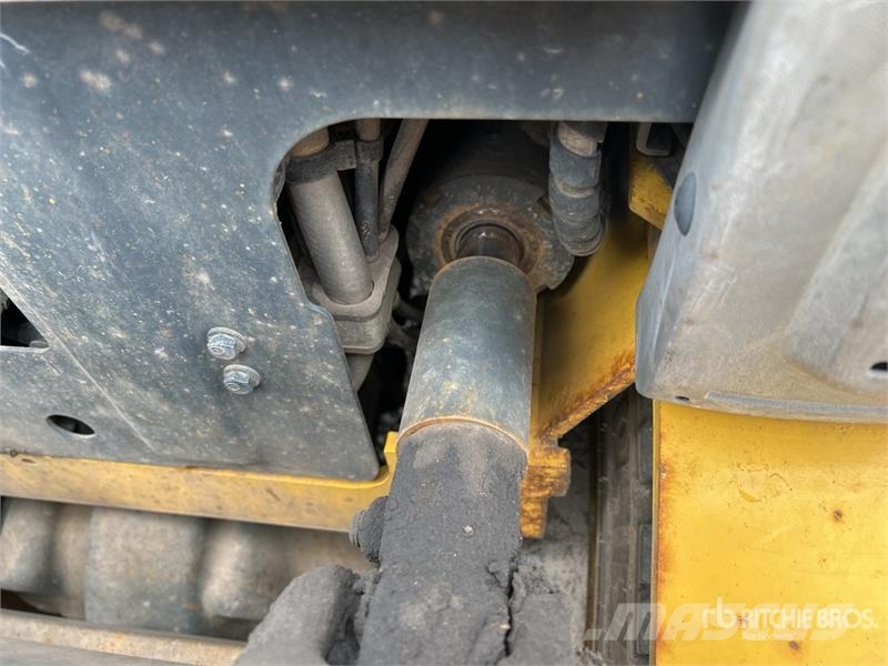 Komatsu FG30HT-16 5550 lb Pneumatic Tire Forklift Otras carretillas elevadoras