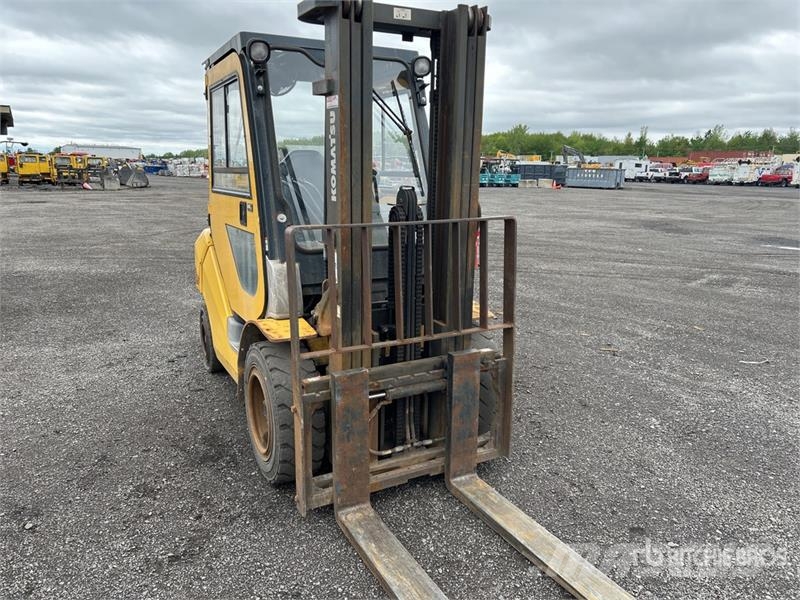 Komatsu FG30HT-16 5550 lb Pneumatic Tire Forklift Otras carretillas elevadoras