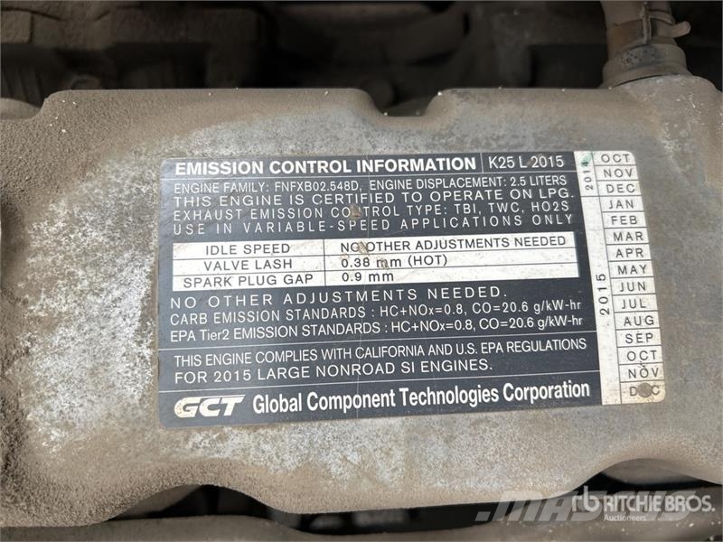 Komatsu FG30HT-16 5550 lb Pneumatic Tire Forklift Otras carretillas elevadoras