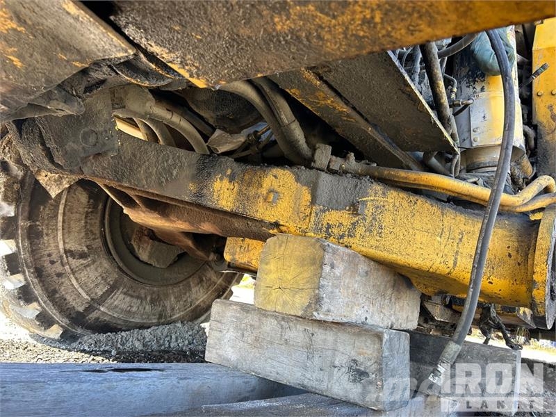 Komatsu HM400-2 Вантажівки-цистерни