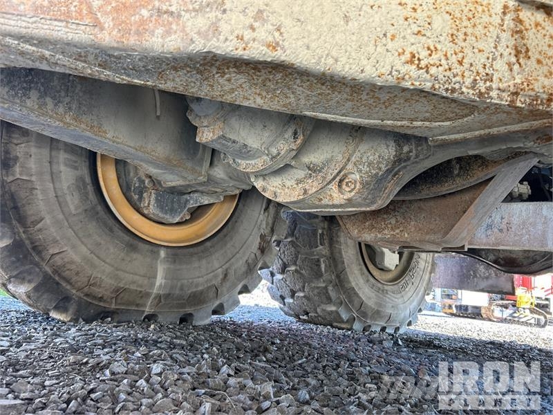 Komatsu HM400-2 Tovornjaki cisterne