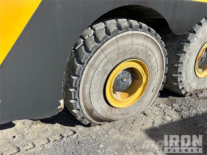 Komatsu HM400-2 Вантажівки-цистерни