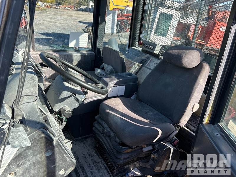 Komatsu HM400-2 Fuel and Lube Truck (Inoperable) Вантажівки-цистерни