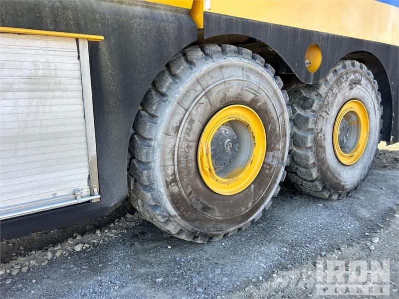 Komatsu HM400-2 Fuel Truck (Inoperable) Вантажівки-цистерни