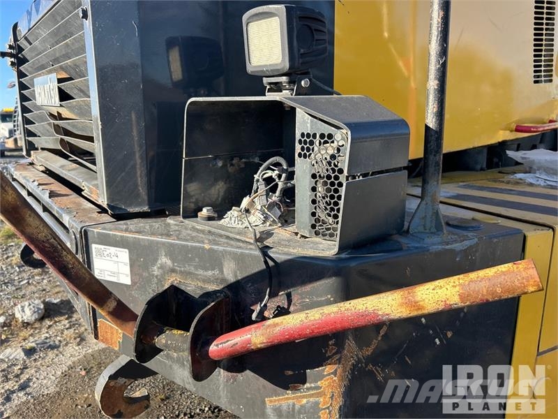 Komatsu HM400-2 Fuel Truck (Inoperable) Вантажівки-цистерни