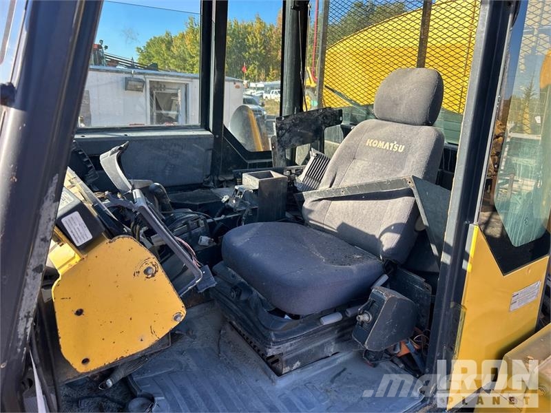 Komatsu HM400-2 Fuel Truck (Inoperable) Вантажівки-цистерни