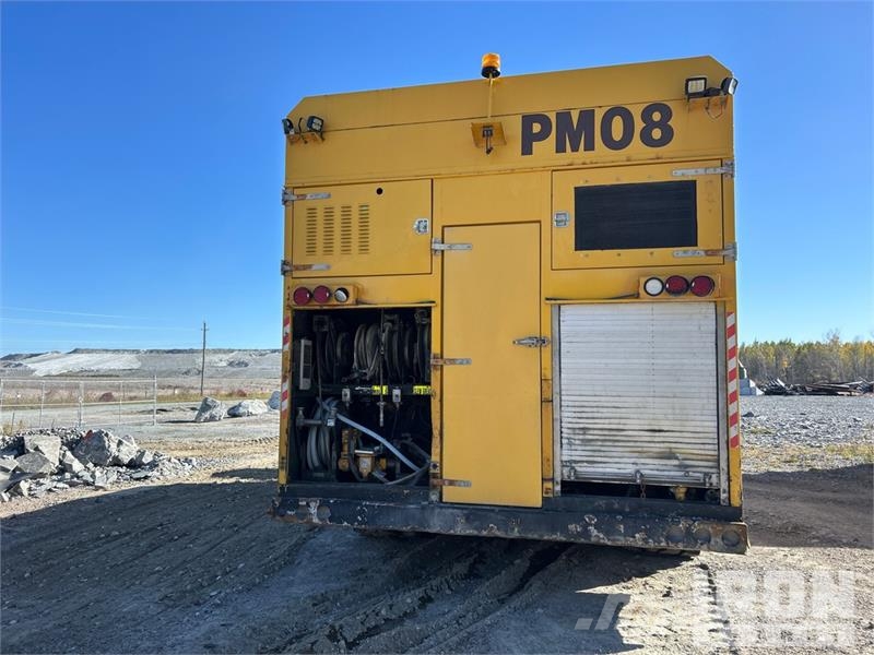 Komatsu HM400-2 Fuel Truck (Inoperable) Вантажівки-цистерни