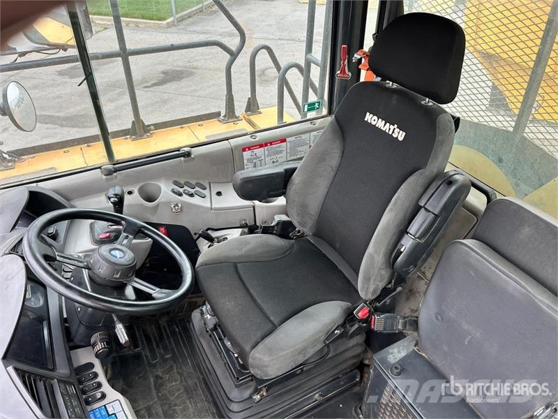 Komatsu HM400-3 Dumper - Knickgelenk