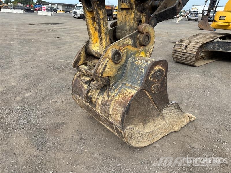 Komatsu PC220LC-8 Raupenbagger
