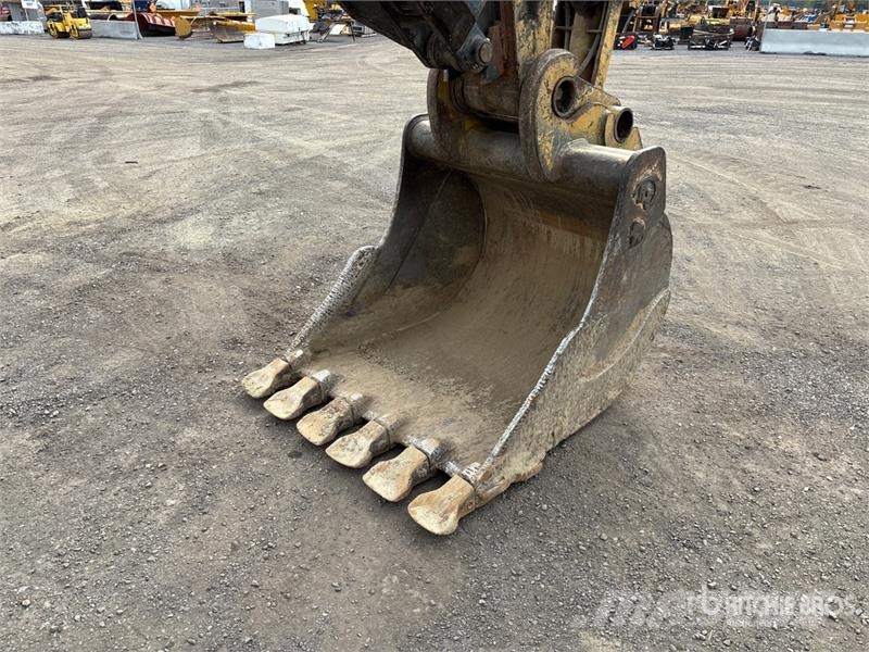 Komatsu PC220LC-8 Raupenbagger