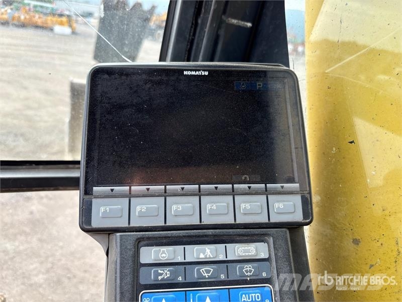 Komatsu PC220LC-8 Tracked Excavator Lánctalpas kotrók