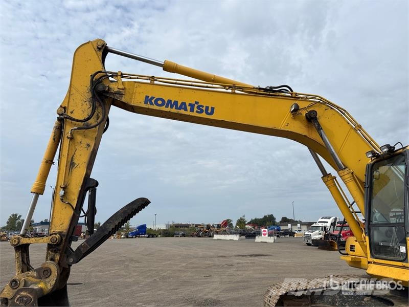 Komatsu PC220LC-8 Tracked Excavator Lánctalpas kotrók