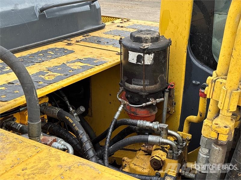Komatsu PC220LC-8 Tracked Excavator Lánctalpas kotrók