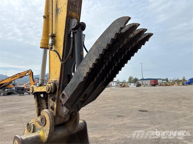 Komatsu PC220LC-8 Tracked Excavator Lánctalpas kotrók