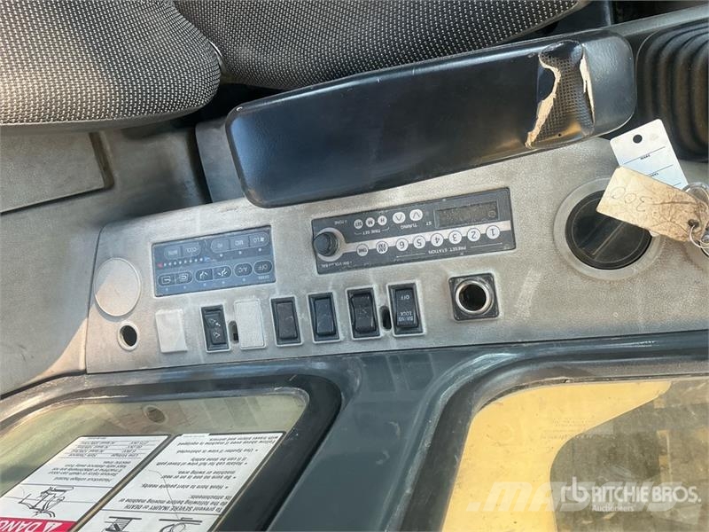 Komatsu PC300LC-6LE Tracked Excavator حفارات زحافة