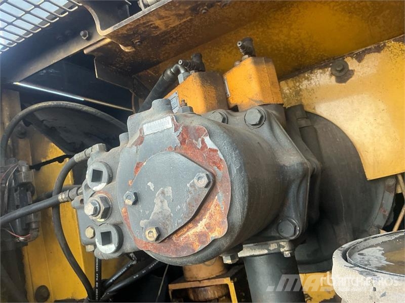 Komatsu PC300LC-6LE Tracked Excavator حفارات زحافة