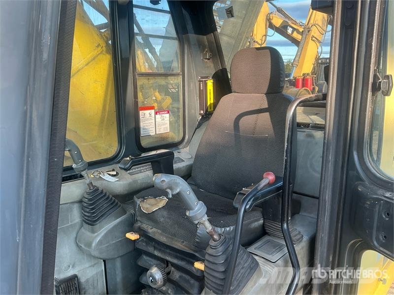 Komatsu PC300LC-6LE Tracked Excavator حفارات زحافة